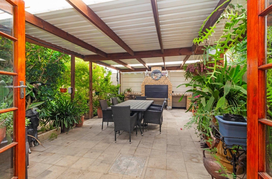 6 Bedroom Property for Sale in Tijgerhof Western Cape